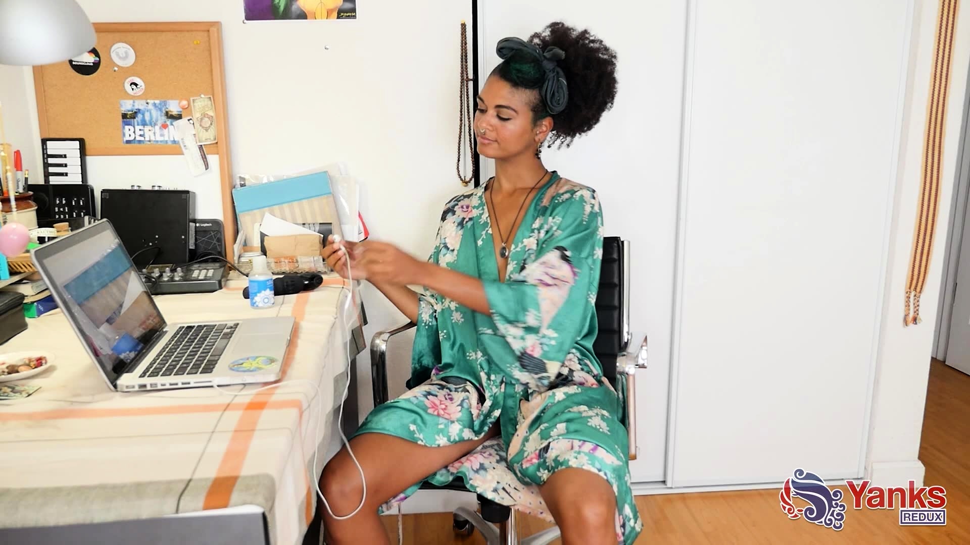 YANKS Lola Rose s Beautiful Vibes