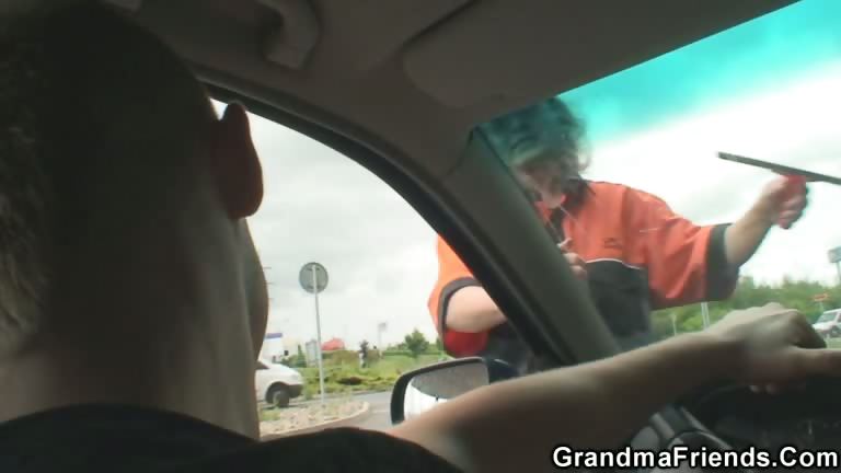 Old slut swallows two cocks in fields