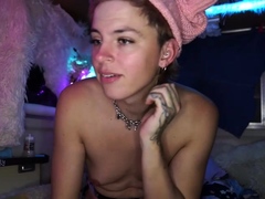 european-amateur-redhead-masturbates-on-webcam