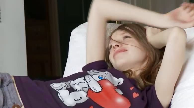 Pussy opening of ultra skinny teen