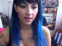 brunette-solo-webcam-masturbation
