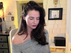 webcam-brunette-solo-masturbation