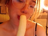 Babyheavanian - Retro girl eating banana
