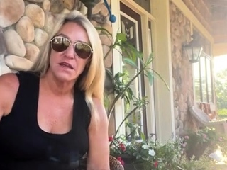 Amateur Big Boobs jerks Big Dick