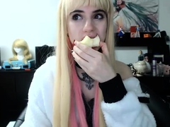 amateur-webcam-teen-masturbates-and-teases