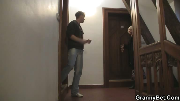 Old blonde takes it from behind