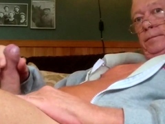 amateur-norwegian-daddy-handjob