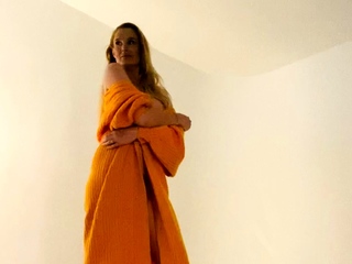 Lovely Blonde With Tight Pussy Masturbate Solo