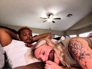 Gum chewing blonde amateur sult gives nice handjob