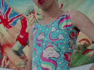 Bicha gay travesti brincando com a pica - Menina trans