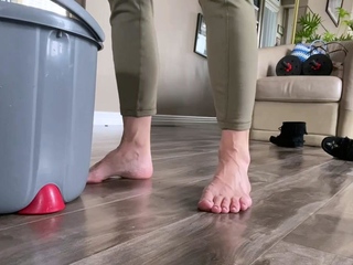 Lezlyan aka la_little_dancer_feet OnlyFans - If I want