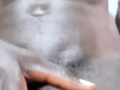 Hussein Maloba +243 973 030 550 en plaine masturbation