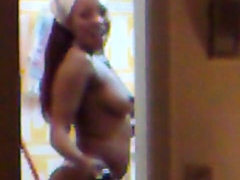 voyer-epony-nathalie-in-bathroom