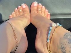 Amateur Foot Fetish Girlfriend Sucks and gives a Footjob
