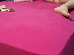 Durante a massagem ela foi envolvente e provocante comigo.